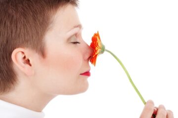 What are Spiritual Smells, and How do They Differ From Ordinary Scents